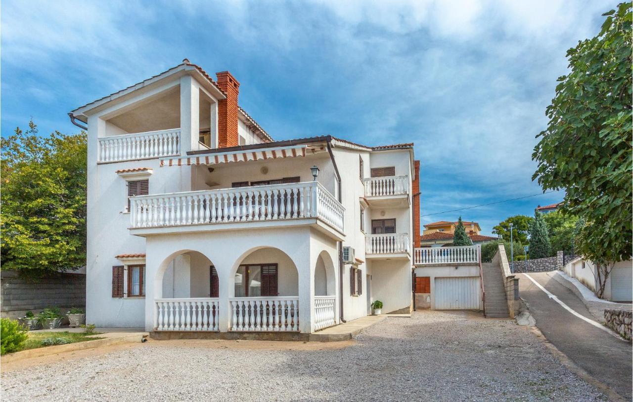 2 Bedroom Cozy Apartment In Omišalj Exteriér fotografie