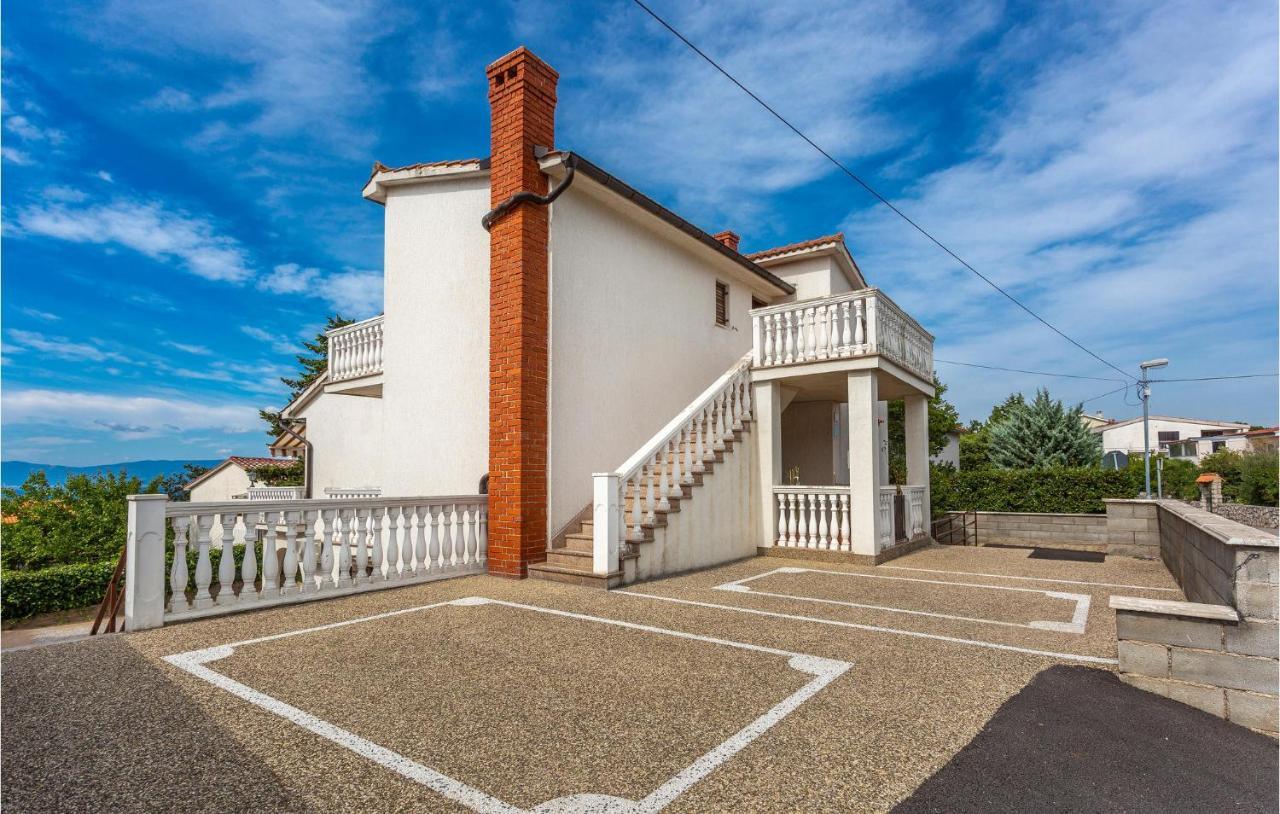 2 Bedroom Cozy Apartment In Omišalj Exteriér fotografie